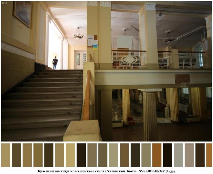 Красивый институт классического стиля сталинской эпохи для съемок 1