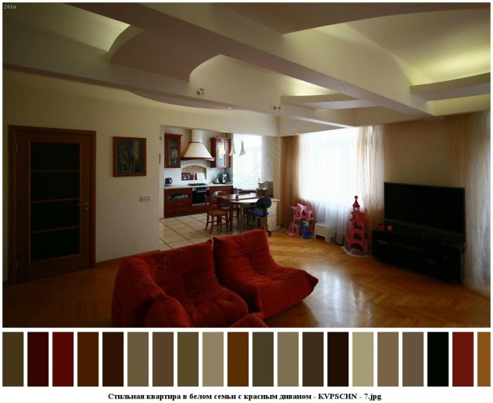 Стильная квартира в белом семьи с красным диваном для съемок 6