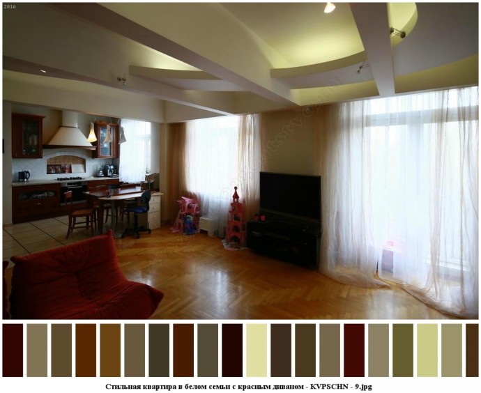 Стильная квартира в белом семьи с красным диваном для съемок 8