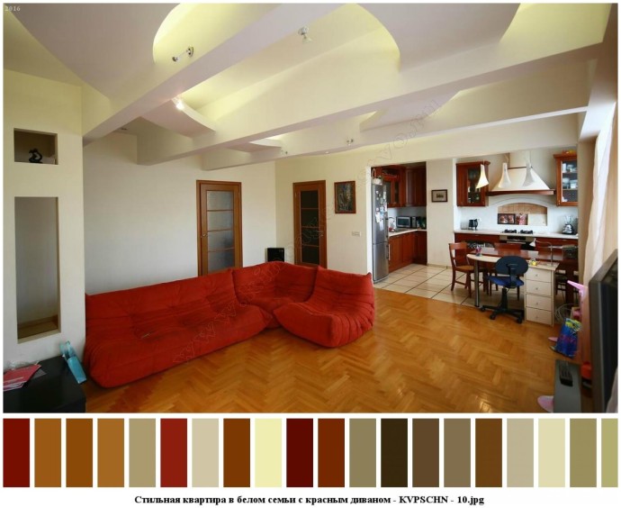 Стильная квартира в белом семьи с красным диваном для съемок 9