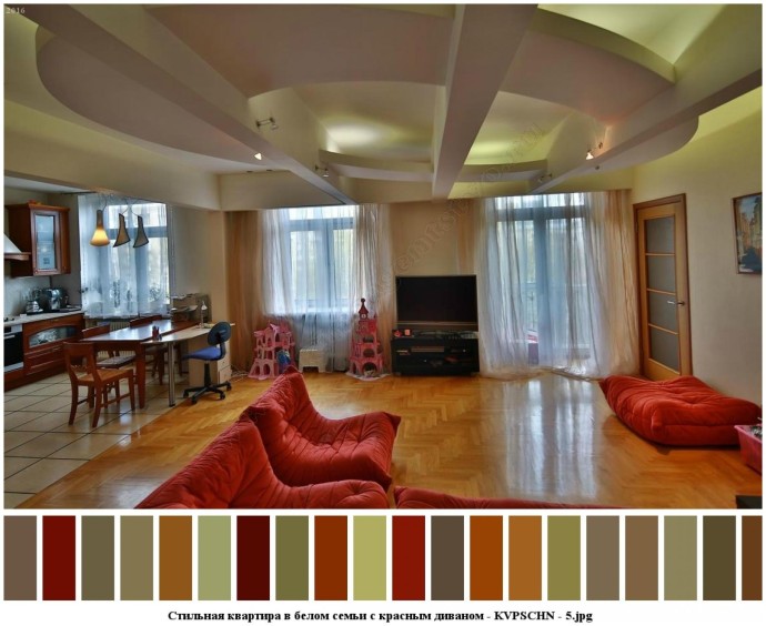 Стильная квартира в белом семьи с красным диваном для съемок 4