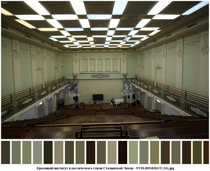 Красивый институт классического стиля сталинской эпохи для съемок 13