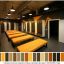 Спортивная раздевалка оранжевая и черная современные просторные для съемок 6